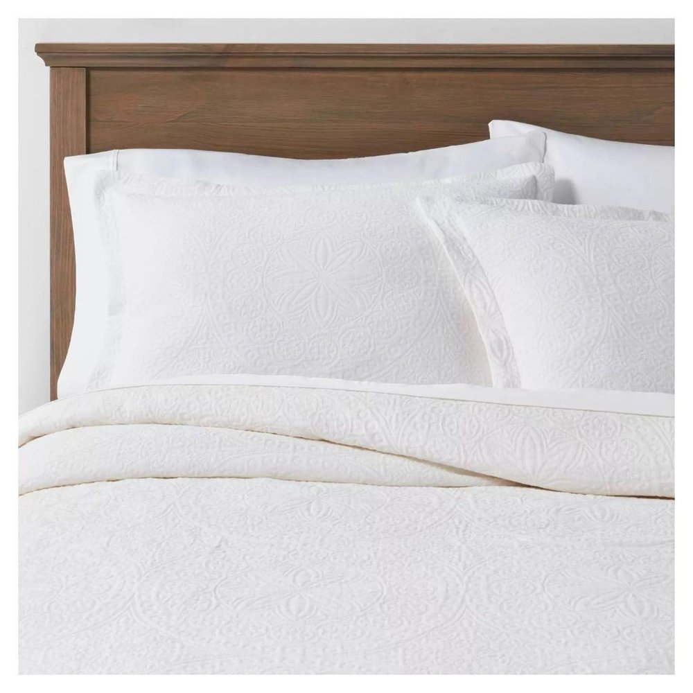 NEW Matelasse Medallion F/Q Comforter Set - Picture 3 of 8
